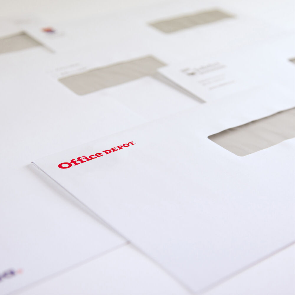 Kuvert med tryck C4 H2 med remsa